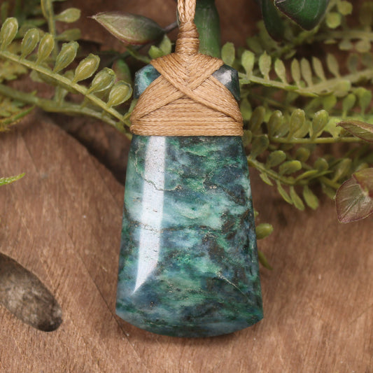 NZ Obay Stone Small Toki Pendant (BW811)