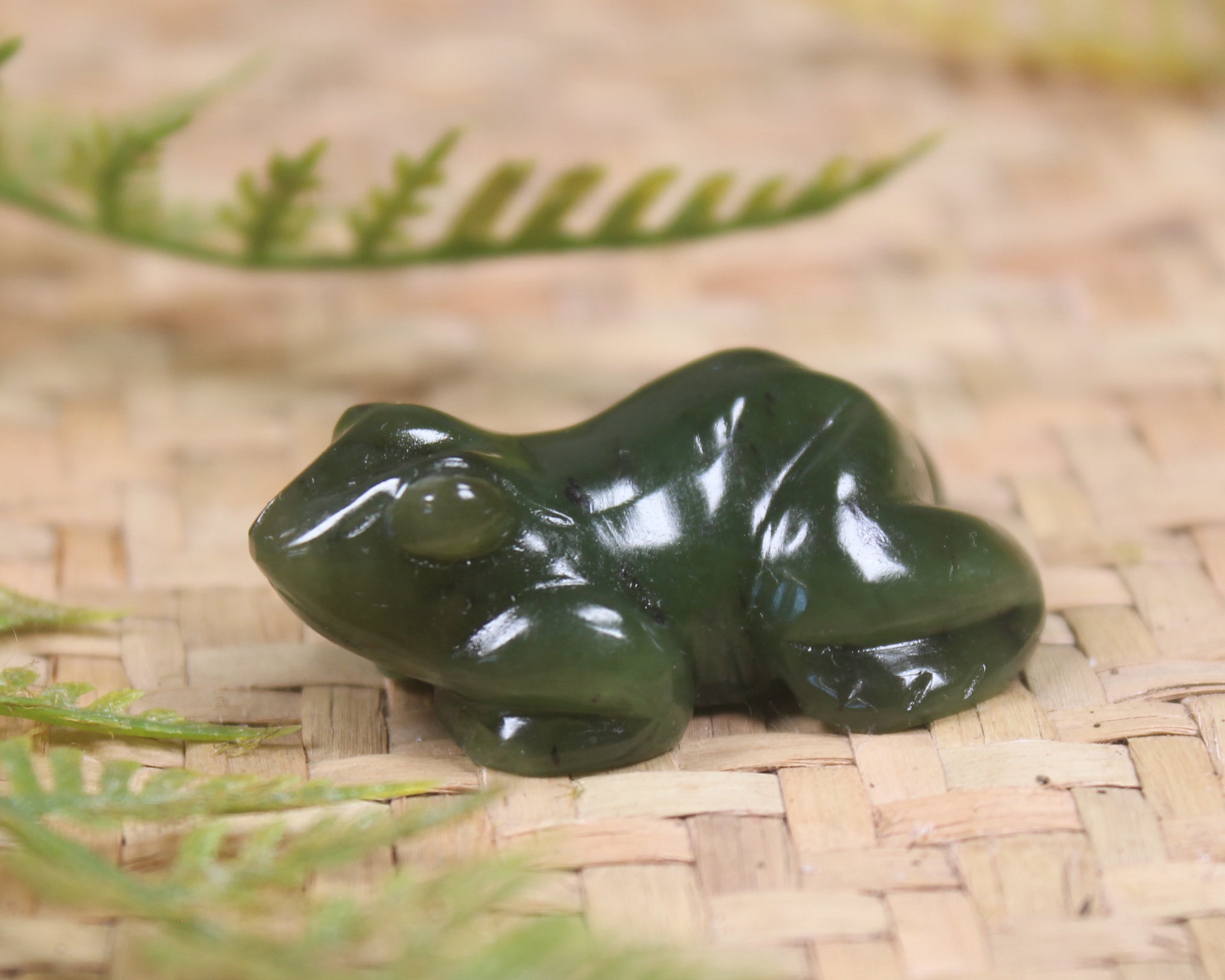 Kawakawa Pounamu Frog Sculpture