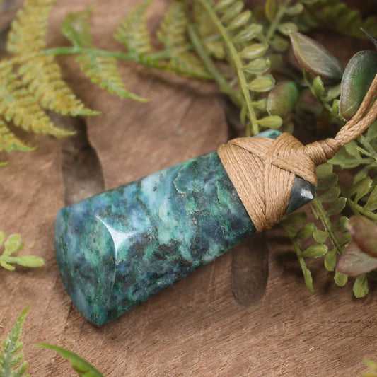 NZ Obay Stone Small Toki Pendant (BW811)