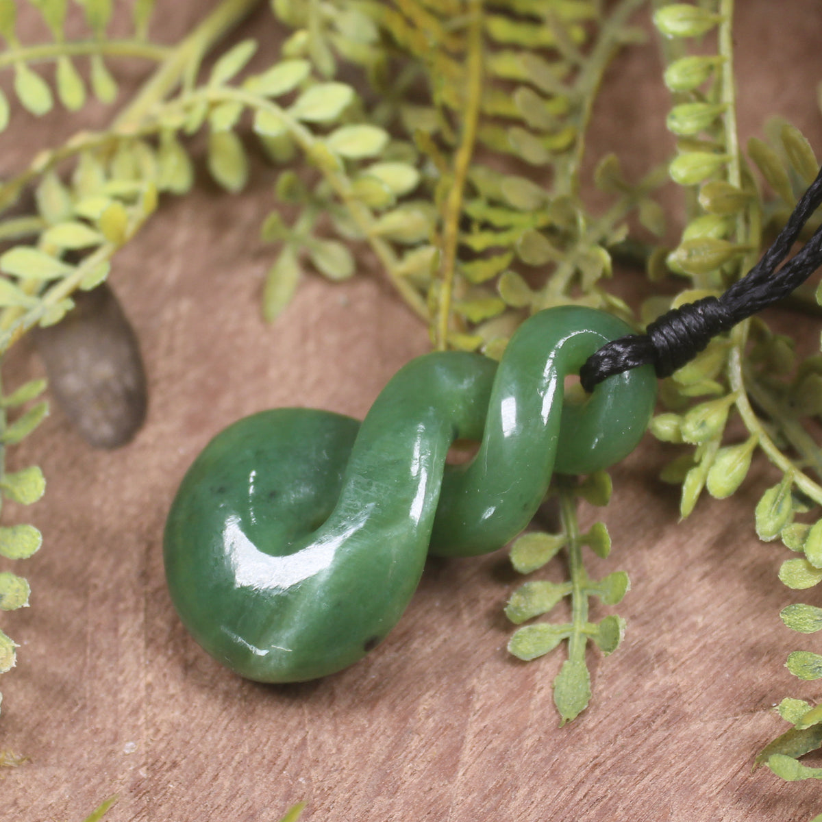 Twist or Pikorua carved from Hapopo Pounamu - NZ Greenstone
