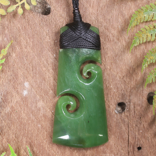 Hapopo Pounamu Toki with Koru