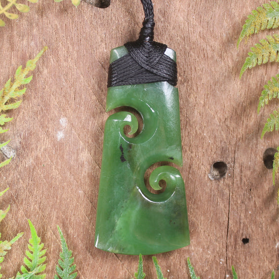 Hapopo Pounamu Toki with Koru