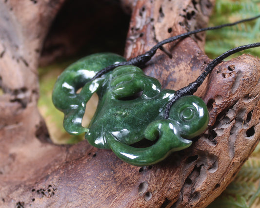 Manaia carved from Kawakawa Pounamu - NZ Greenstone