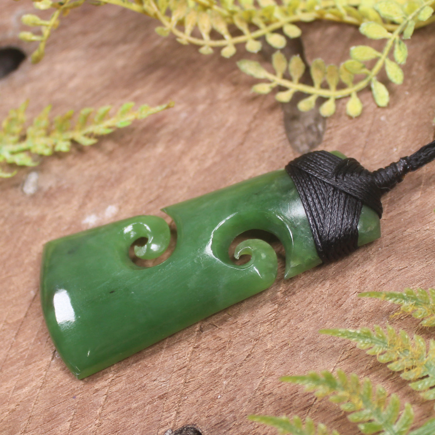 Hapopo Pounamu Toki with Koru
