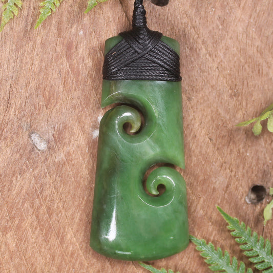 Hapopo Pounamu Toki with Koru