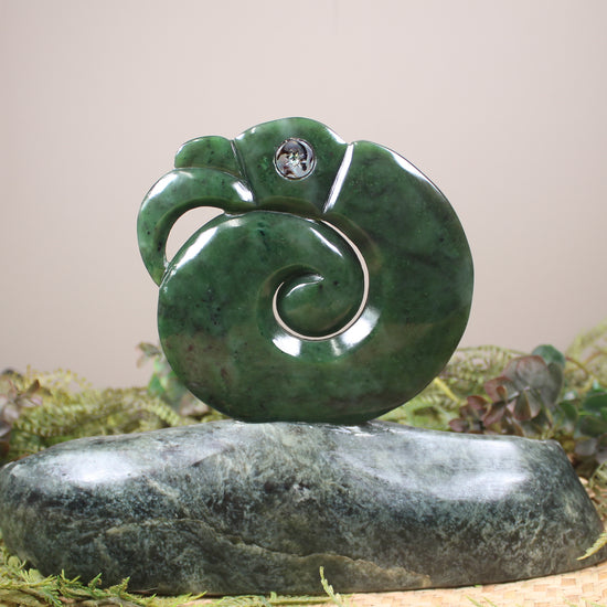 Koropepe sculpture - NZ Greenstone