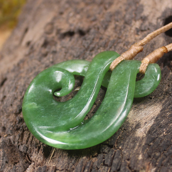 Koru Twist or Pikorua carved from Kawakawa Pounamu - NZ Greenstone
