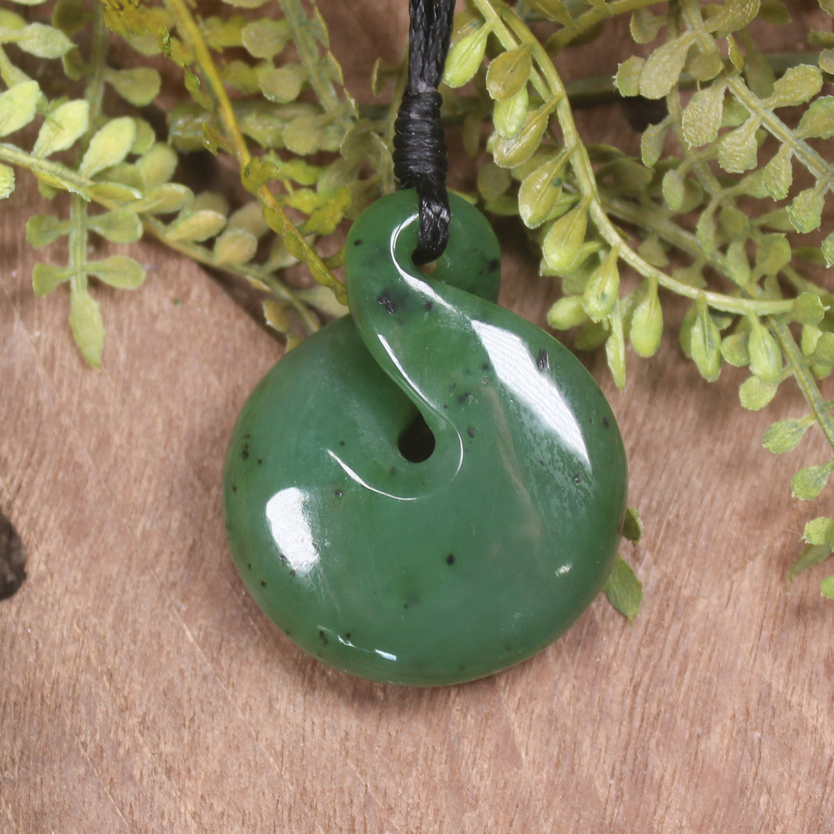 Twist or Pikorua carved from Hapopo Pounamu - NZ Greenstone