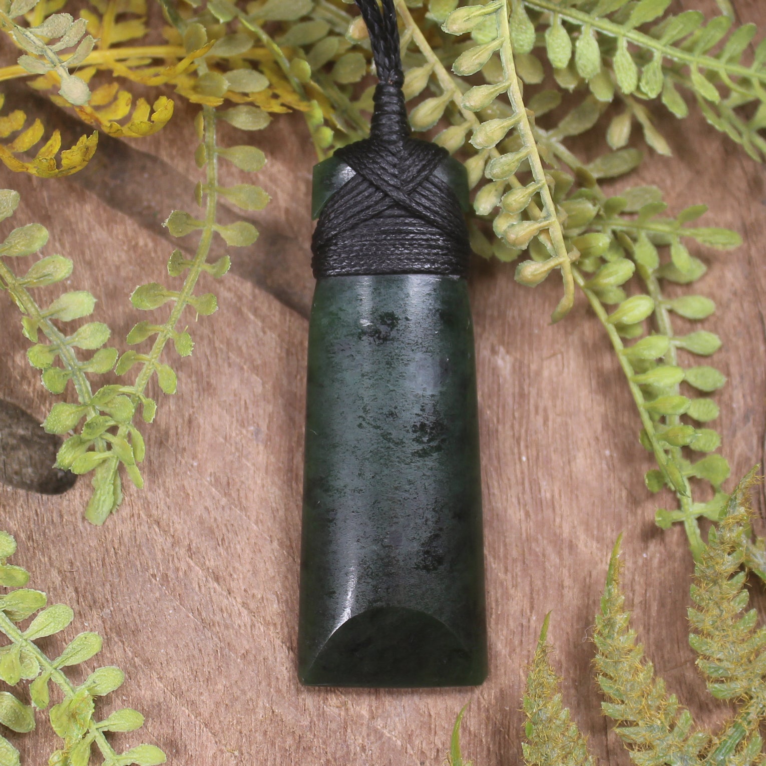 Rimu Pounamu Toki Pendant - NZ Greenstone