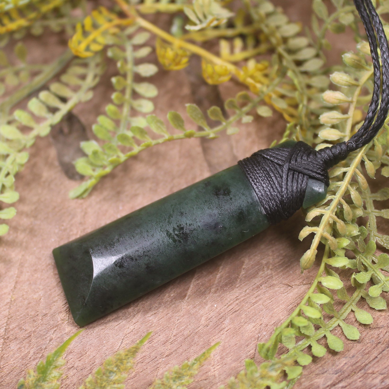 Rimu Pounamu Toki Pendant - NZ Greenstone