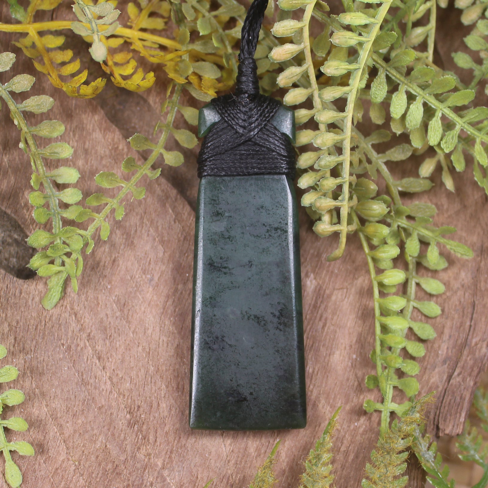 Rimu Pounamu Toki Pendant - NZ Greenstone