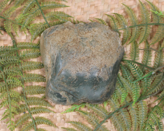 Freeform Touchstone Pounamu Sculpture - Inanga Pounamu - NZ Greenstone