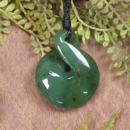 Twist or Pikorua carved from Hapopo Pounamu - NZ Greenstone