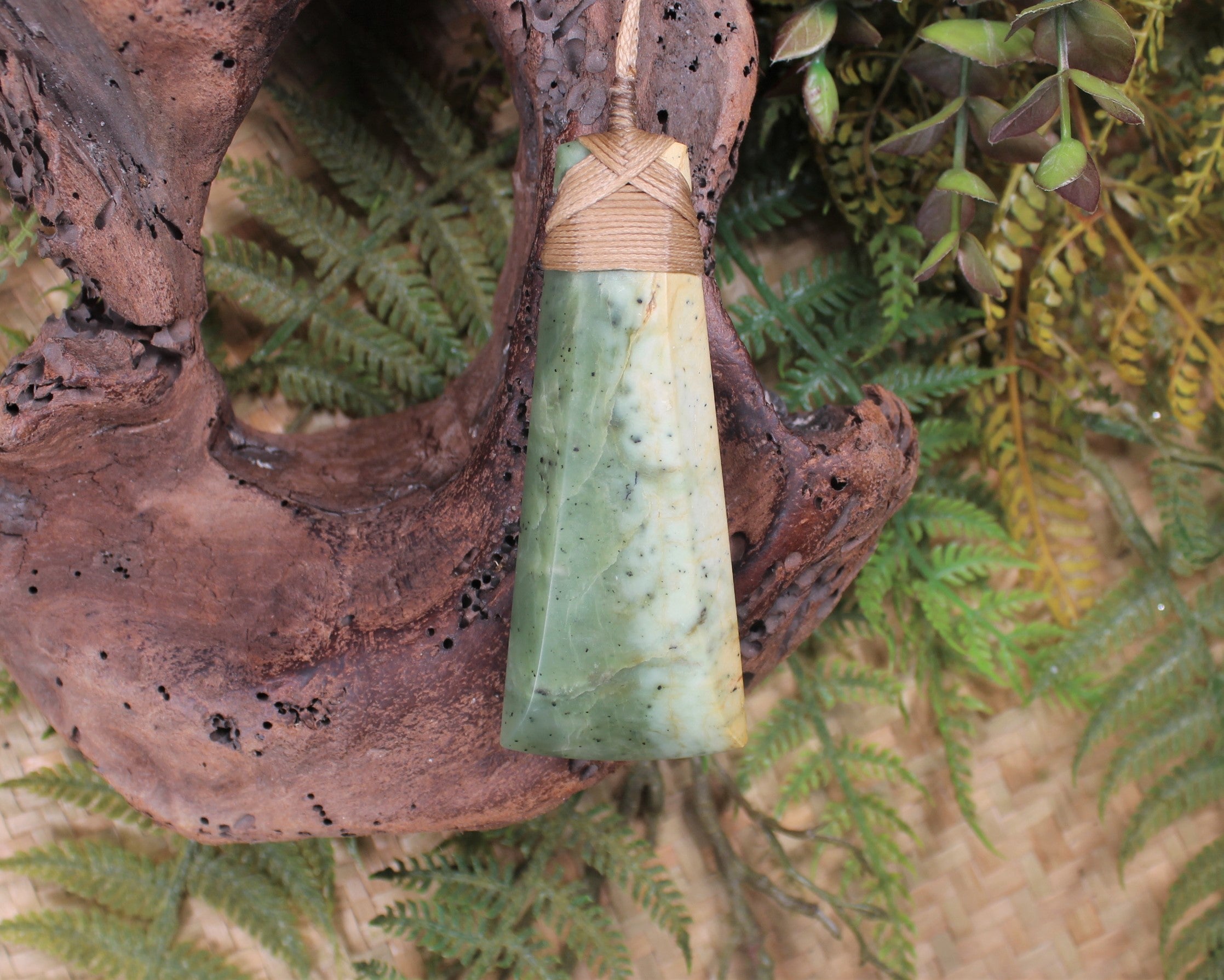 Toki or Adze Pendant carved from Hapopo Pounamu - NZ Greenstone