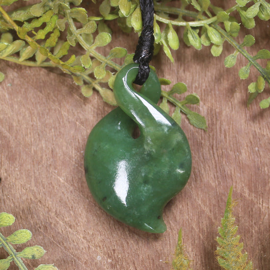 Twist or Pikorua carved from Hapopo Pounamu - NZ Greenstone