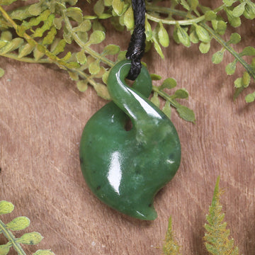 Twist or Pikorua carved from Hapopo Pounamu - NZ Greenstone