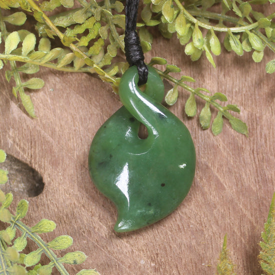 Twist or Pikorua carved from Hapopo Pounamu - NZ Greenstone