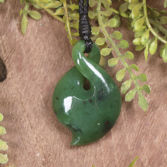 Twist or Pikorua carved from Hapopo Pounamu - NZ Greenstone