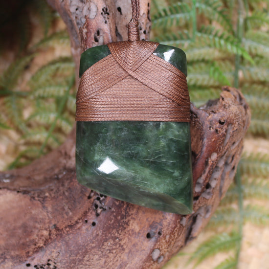 Kawakawa Pounamu Toki
