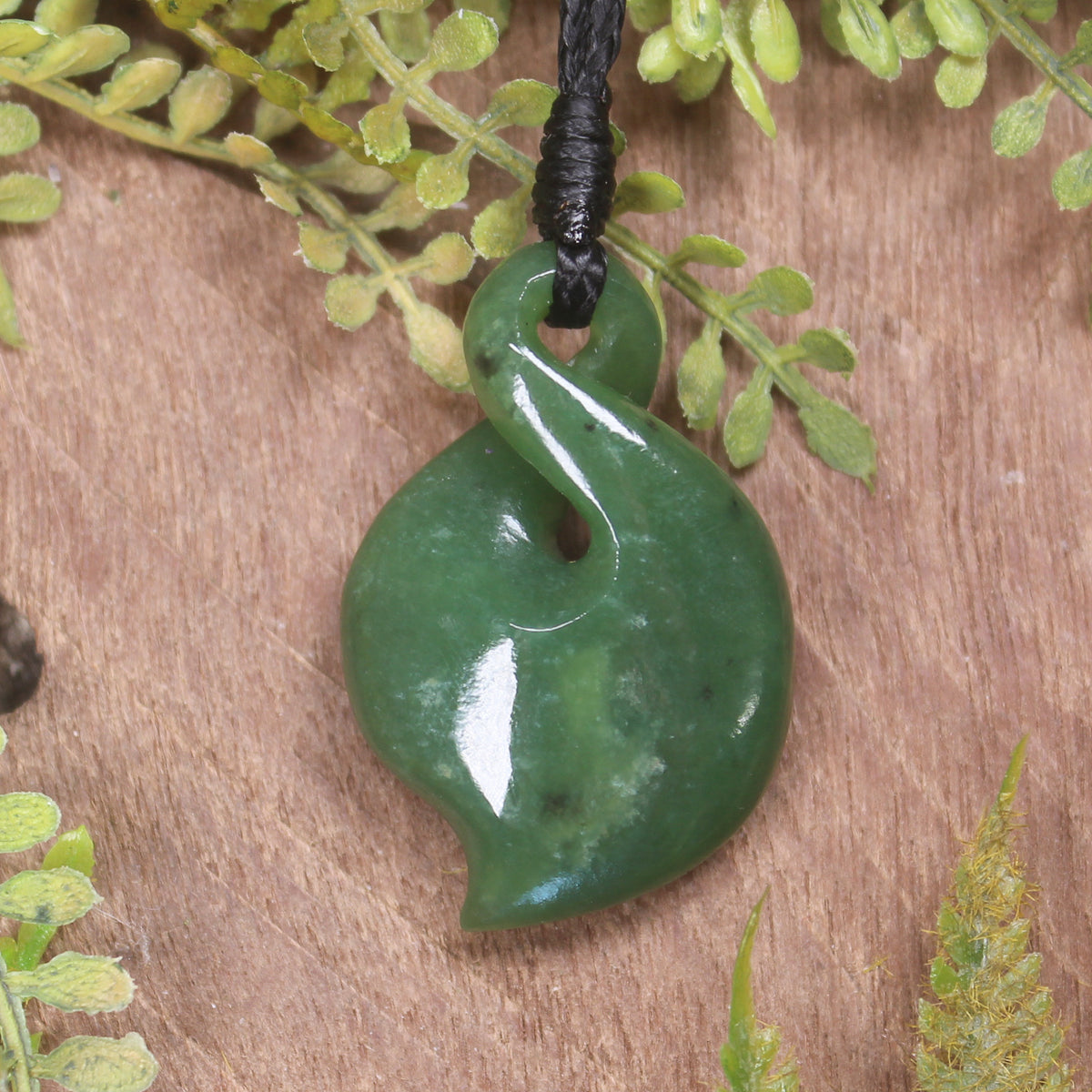 Twist or Pikorua carved from Hapopo Pounamu - NZ Greenstone