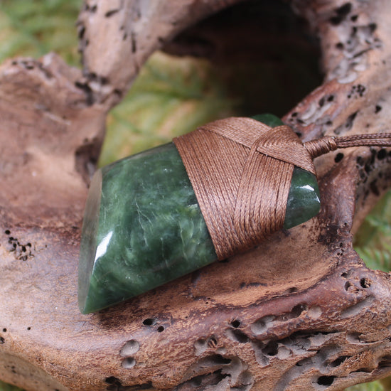 Kawakawa Pounamu Toki