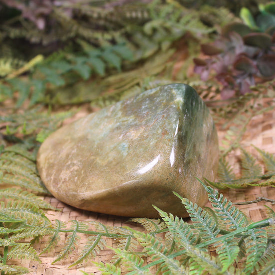 Freeform Pounamu Sculpture - Flower Jade Pounamu - NZ Greenstone