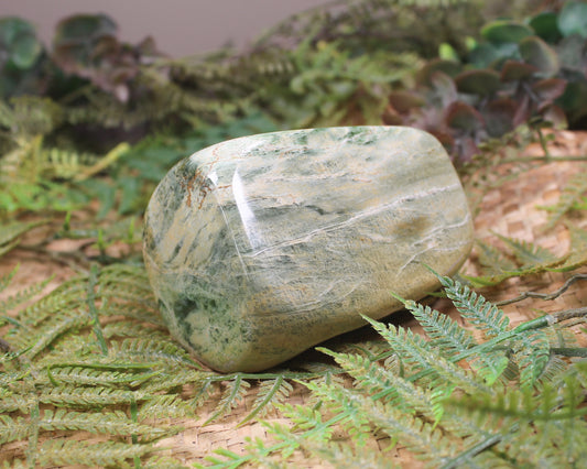 Freeform Pounamu Sculpture - Flower Jade Pounamu - NZ Greenstone