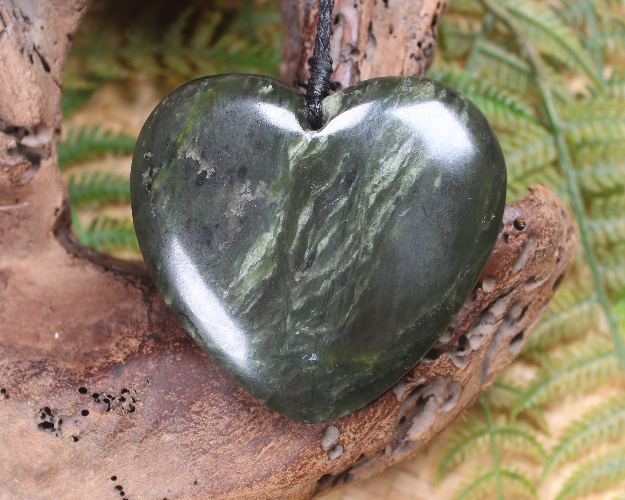 Heart carved from Rimu Pounamu - NZ Greenstone