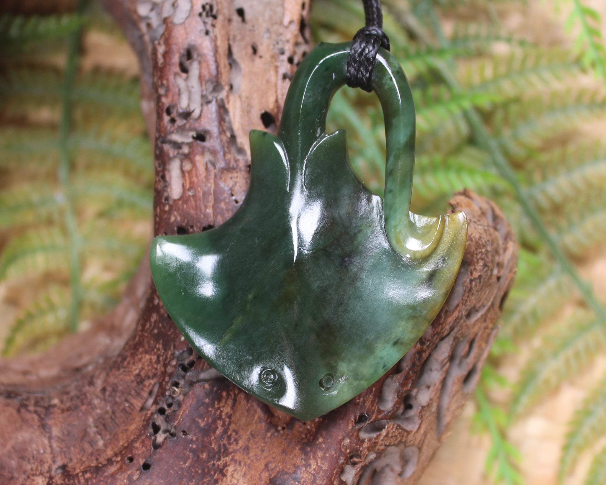 Stingray or Whai carved from Flower Jade Pounamu - NZ Greenstone