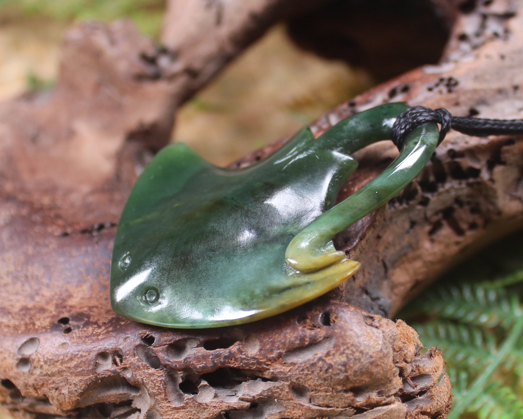 Stingray or Whai carved from Flower Jade Pounamu - NZ Greenstone