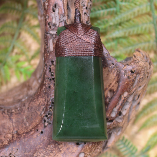 Kawakawa Pounamu Toki