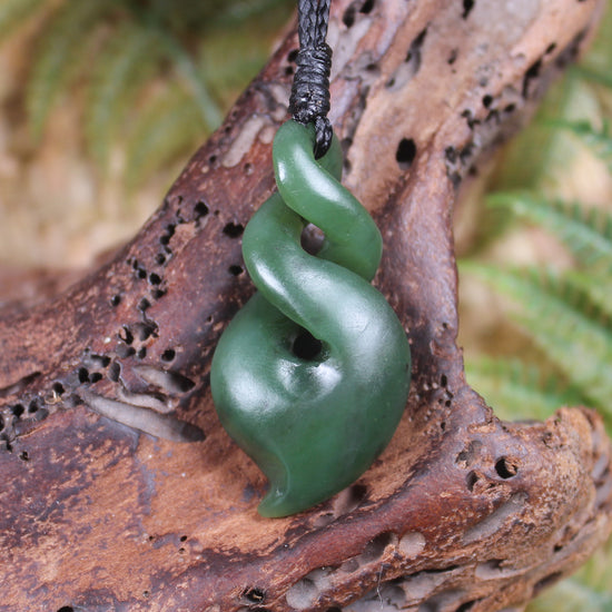 Twist or Pikorua carved from Hapopo Pounamu - NZ Greenstone