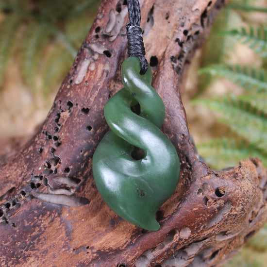 Twist or Pikorua carved from Hapopo Pounamu - NZ Greenstone