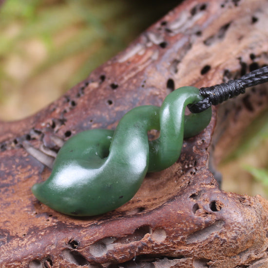 Twist or Pikorua carved from Hapopo Pounamu - NZ Greenstone