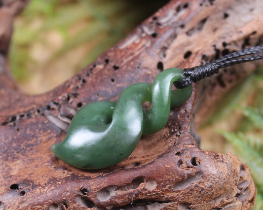 Twist or Pikorua carved from Hapopo Pounamu - NZ Greenstone