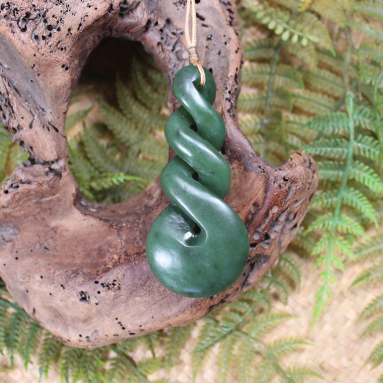 Twist or Pikorua carved from Hapopo Pounamu - NZ Greenstone