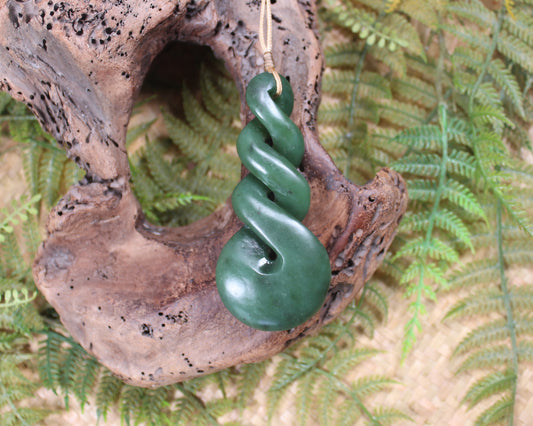 Twist or Pikorua carved from Hapopo Pounamu - NZ Greenstone