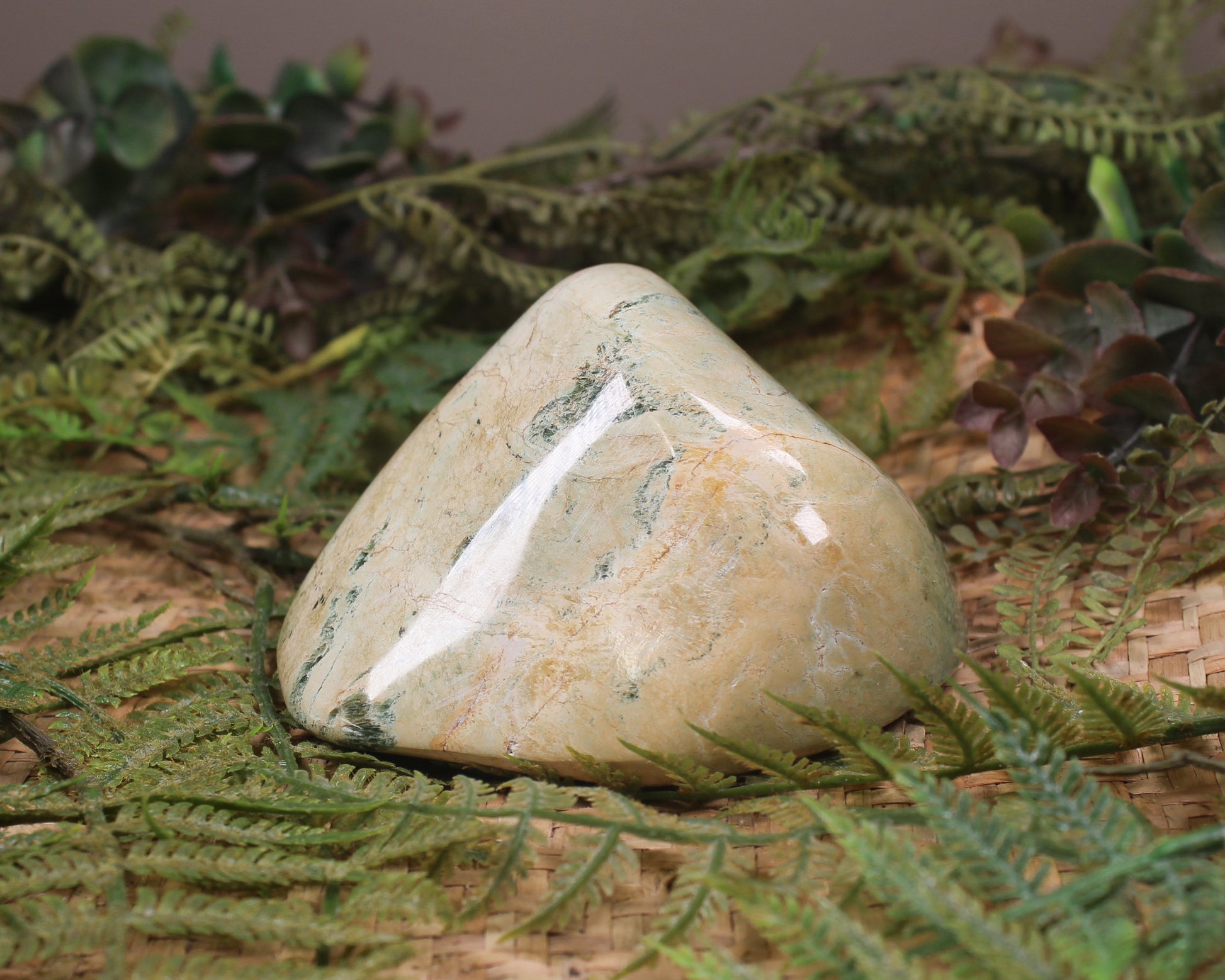 Freeform Pounamu Sculpture - Flower Jade Pounamu - NZ Greenstone