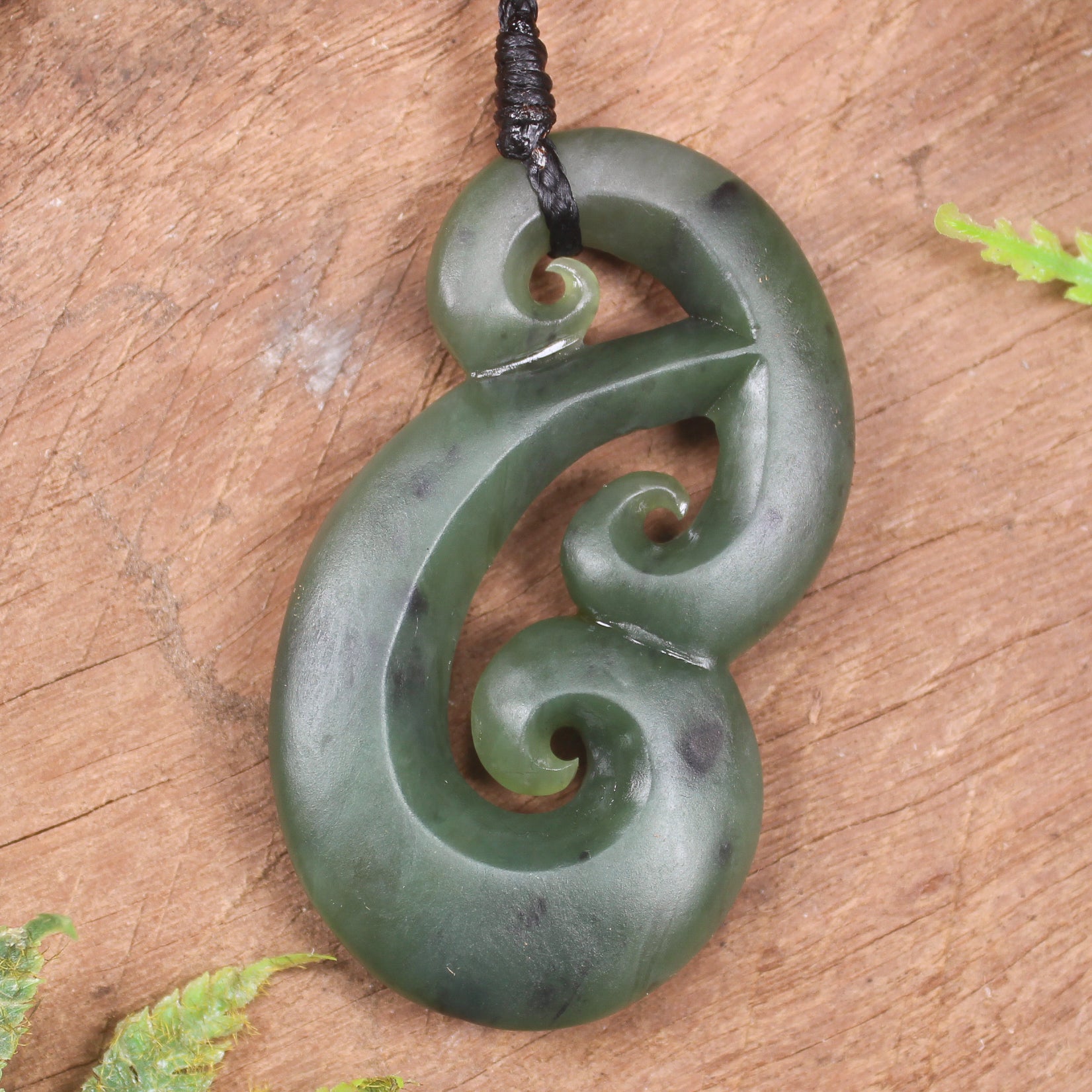 Hammerhead pendant carved from Hapopo Pounamu - NZ Greenstone