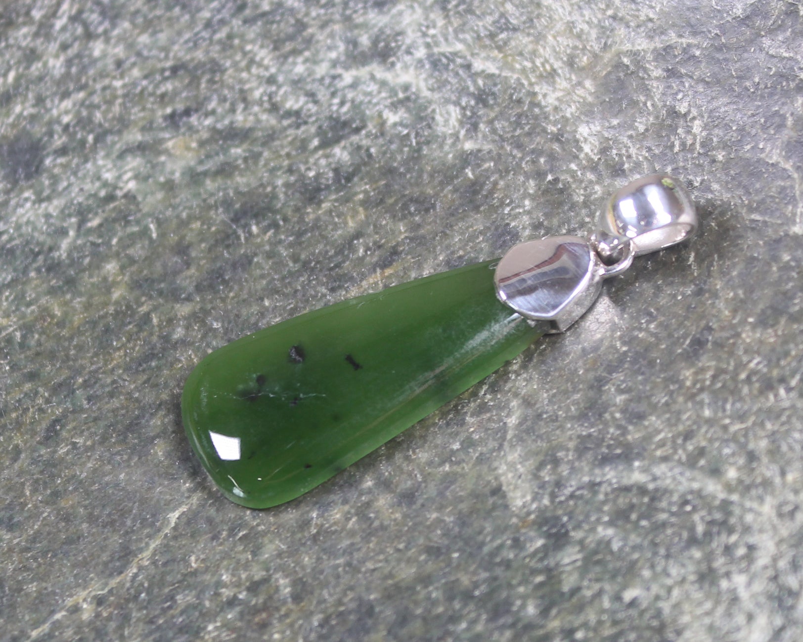 Hapopo Pounamu pendant set in Sterling Silver - NZ Greenstone