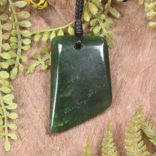 Kawakawa Pounamu Toki