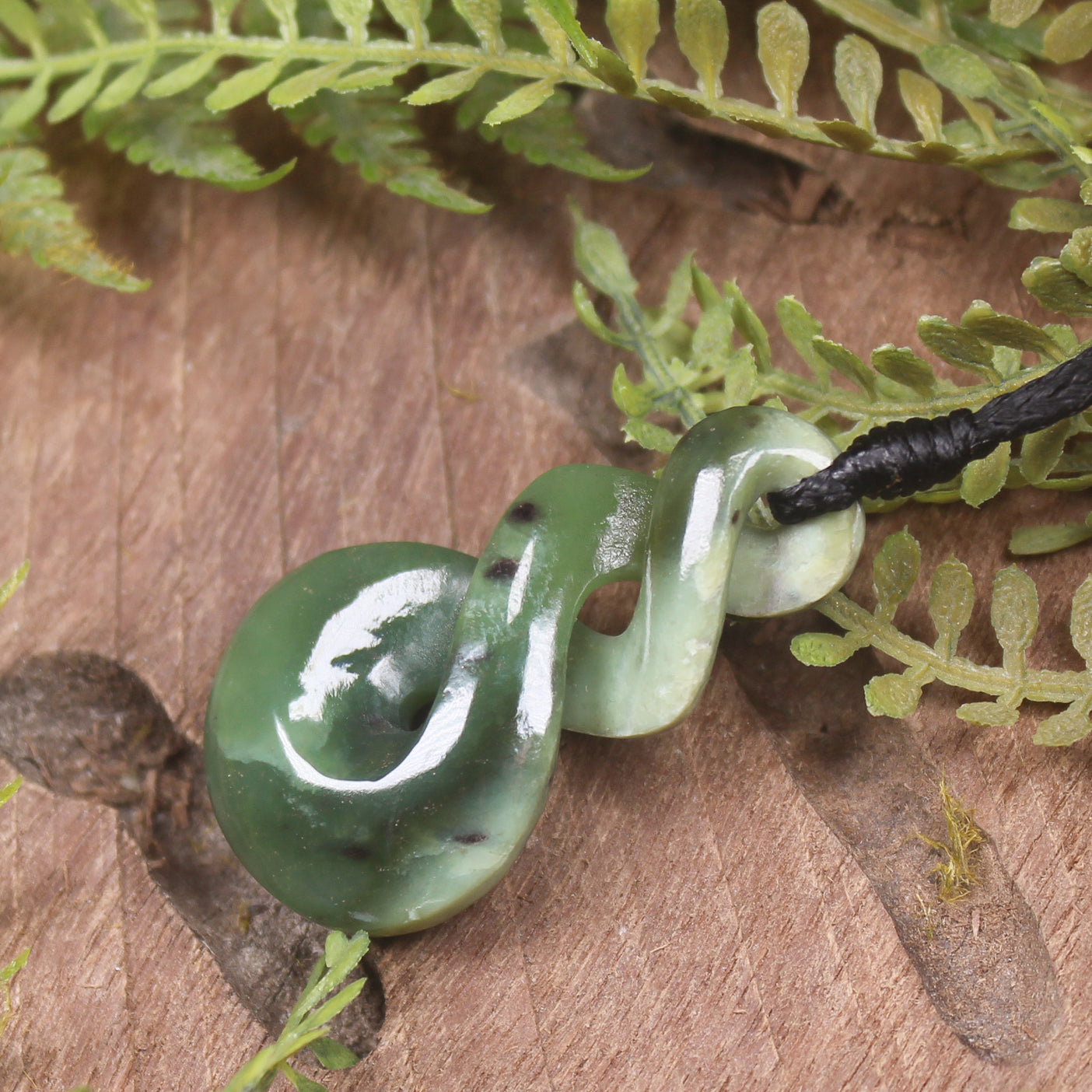 Twist or Pikorua carved from Hapopo Pounamu - NZ Greenstone