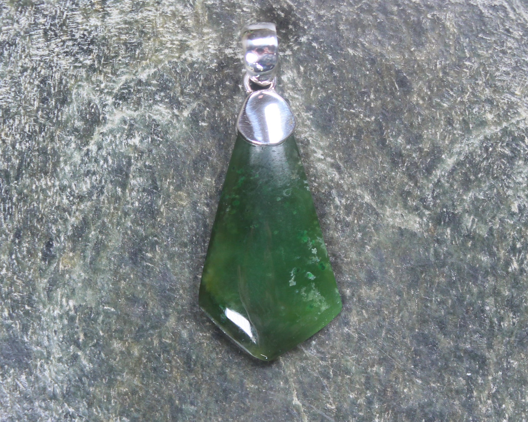 Kawakawa Pounamu pendant set in Sterling Silver - NZ Greenstone