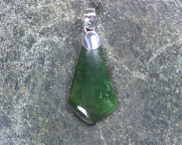 Kawakawa Pounamu pendant set in Sterling Silver - NZ Greenstone
