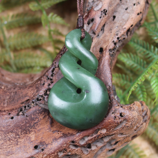 Twist or Pikorua carved from Hapopo Pounamu - NZ Greenstone
