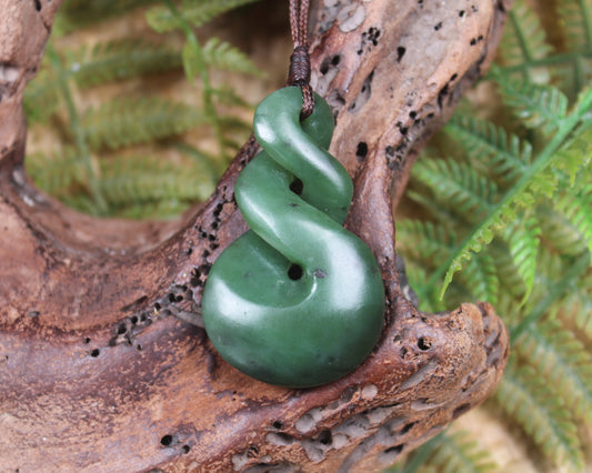 Twist or Pikorua carved from Hapopo Pounamu - NZ Greenstone