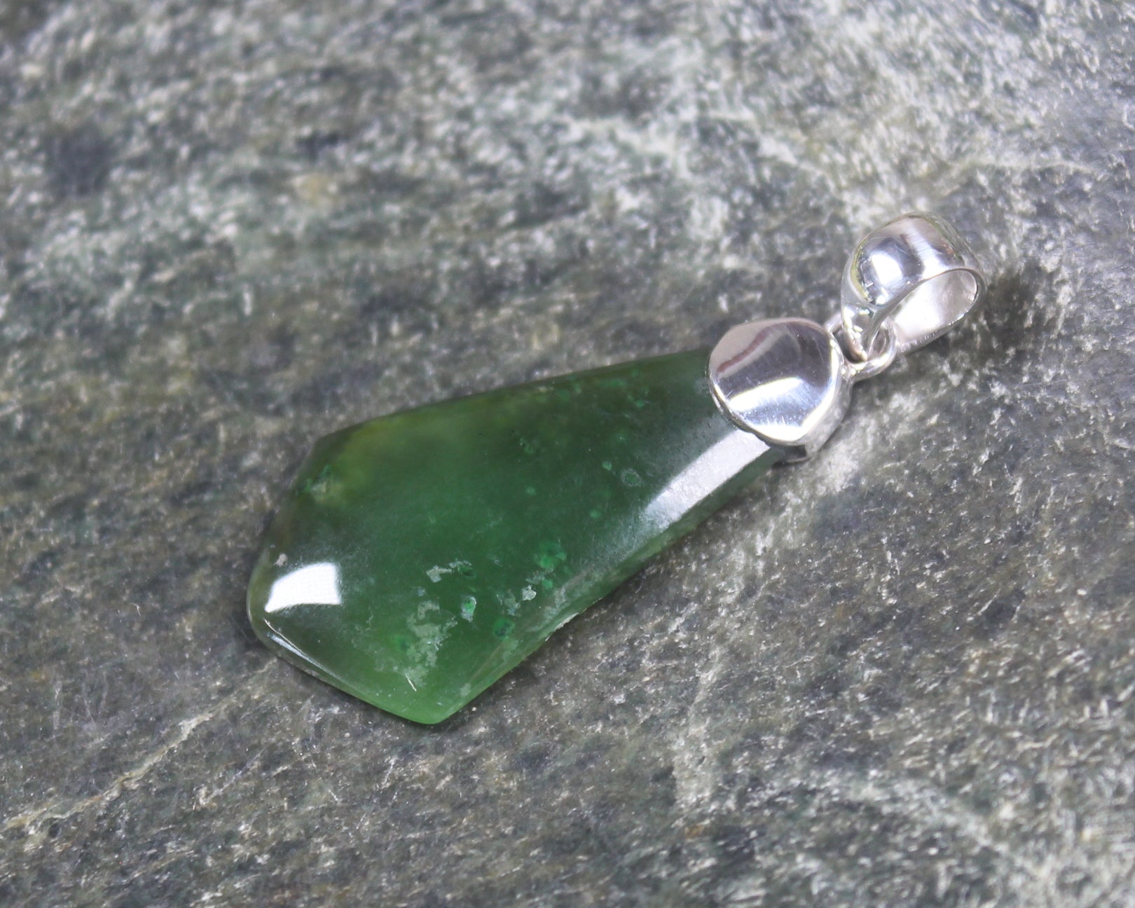 Kawakawa Pounamu pendant set in Sterling Silver - NZ Greenstone