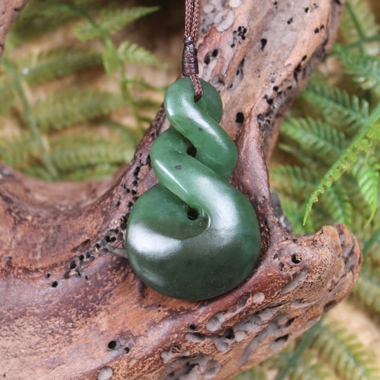 Twist or Pikorua carved from Hapopo Pounamu - NZ Greenstone
