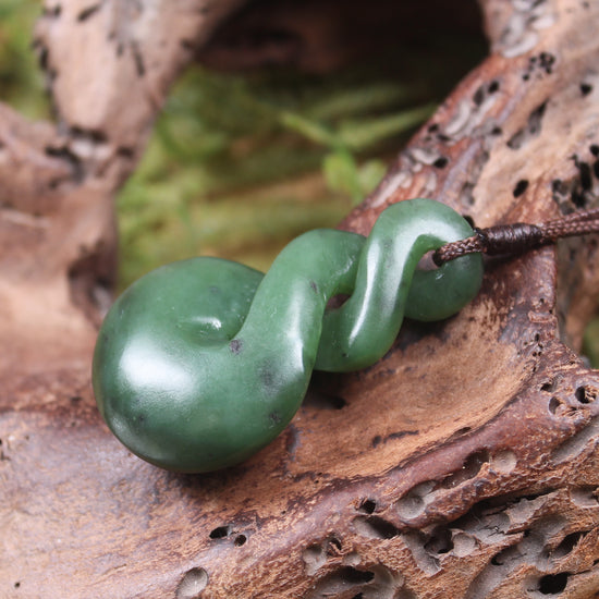Twist or Pikorua carved from Hapopo Pounamu - NZ Greenstone