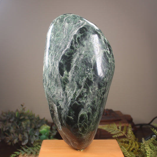 Freeform Pounamu Sculpture - Kawakawa Pounamu - NZ Greenstone